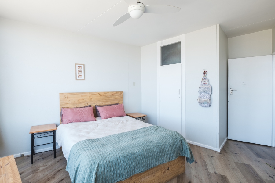 2 Bedroom Property for Sale in Vredehoek Western Cape